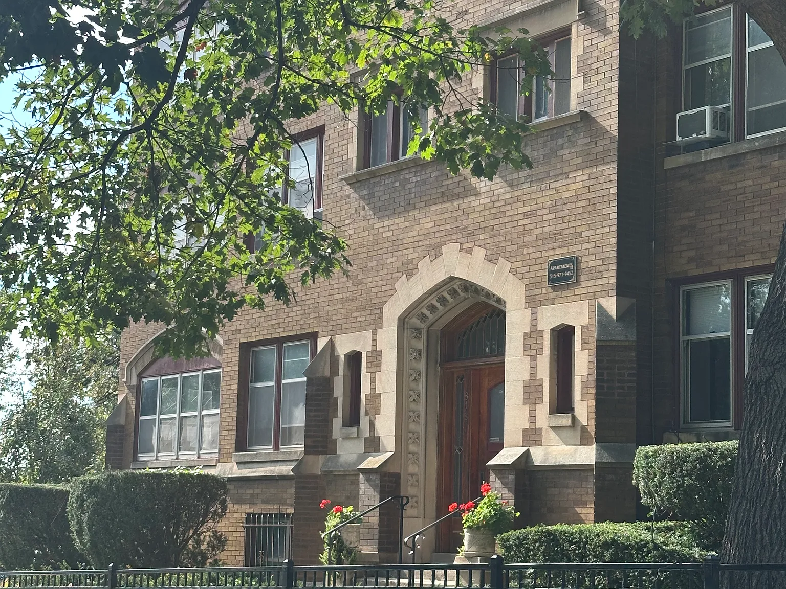 2 bed, $1,800 — Photo 1