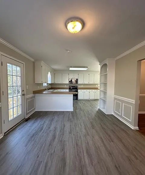 1209 Lawhorn Rd — Photo 9