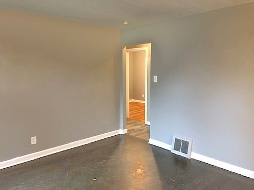 3rd image of 160 Saint Maurice Ln
