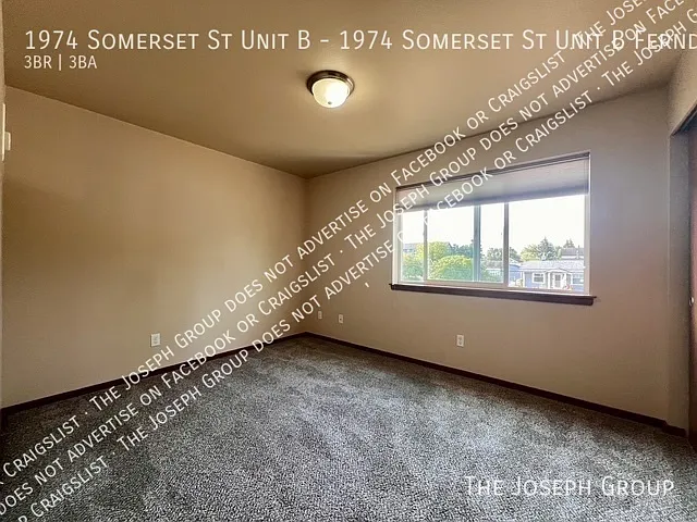 1974 Somerset St #B — Photo 5