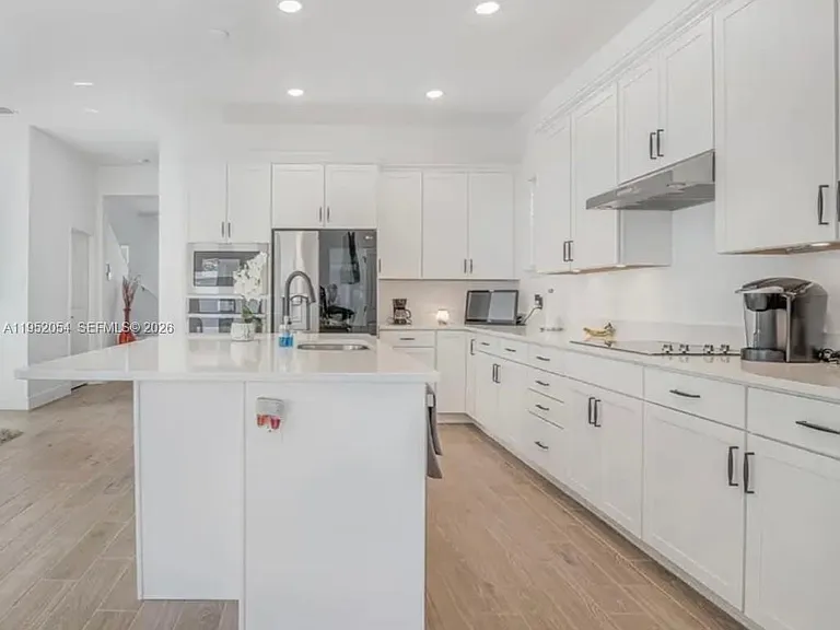 736 Yukon Ln — Photo 8