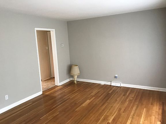 2nd image of 425 Brooke Dr