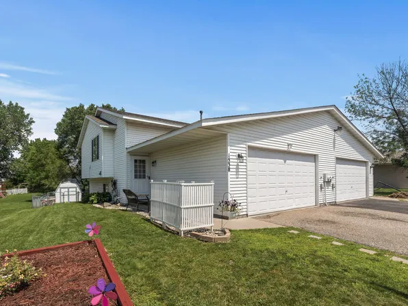 1538 McIntosh Cir, Shakopee, MN 55379