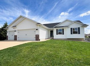 2611 Shaman Ave SW, Cedar Rapids, IA 52404