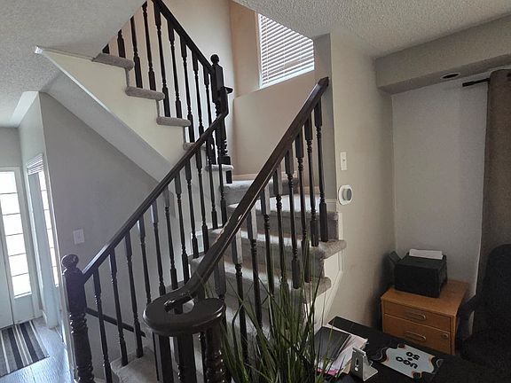 4th image of 1156 Riddell Cres