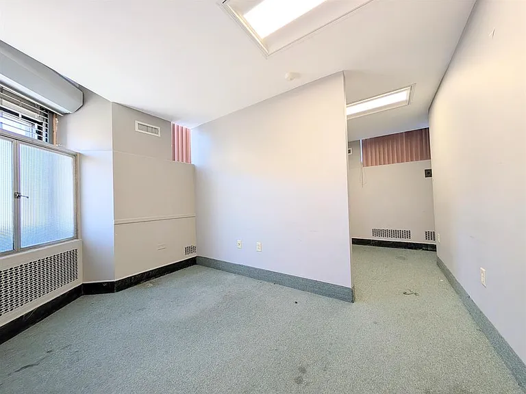 1071 E Main St #1 — Photo 16