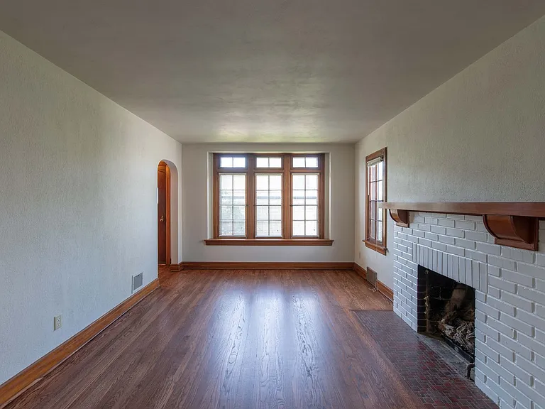 509 E Bennett St — Photo 4