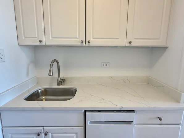 4419 N Whipple St #3W, Chicago, IL 60625