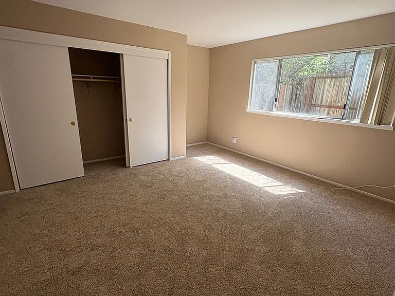 5056 Connecticut Dr — Photo 7