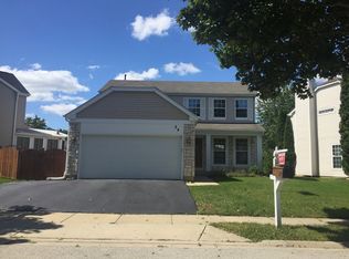 24 Hummingbird Ln, Streamwood, IL 60107