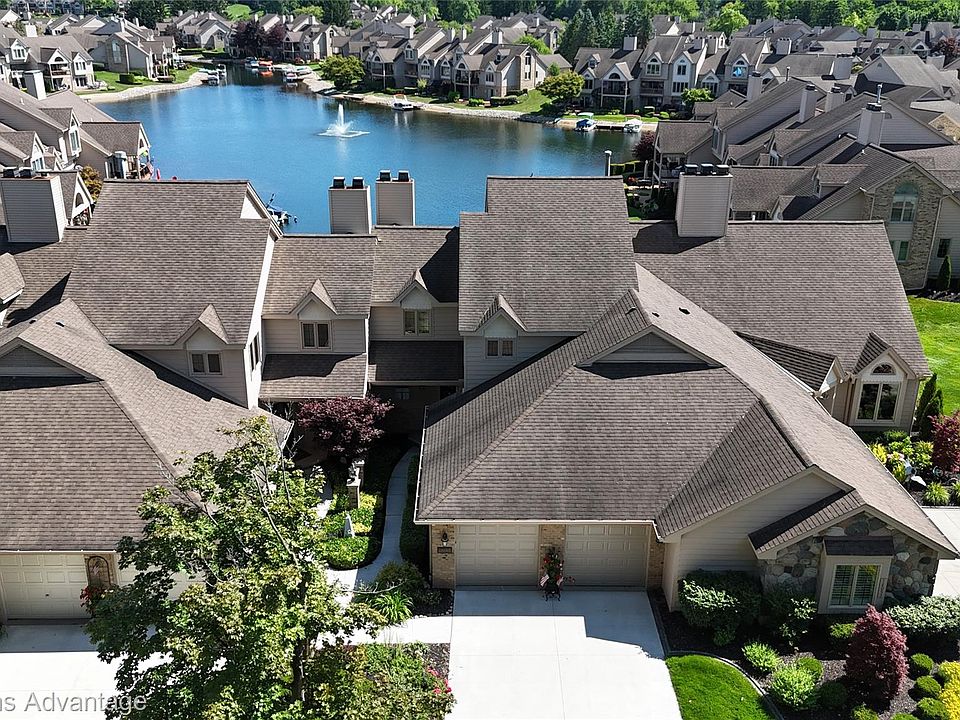 1st image of 18048 Blue Heron Dr W