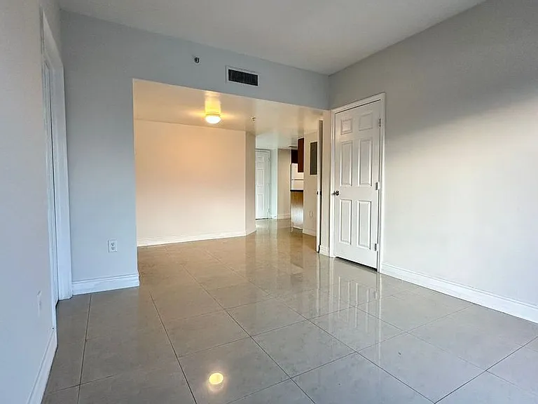 Vista del Rio Apartments — Photo 59