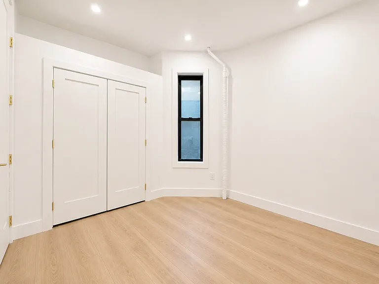 677 Sterling Pl #2 — Photo 4