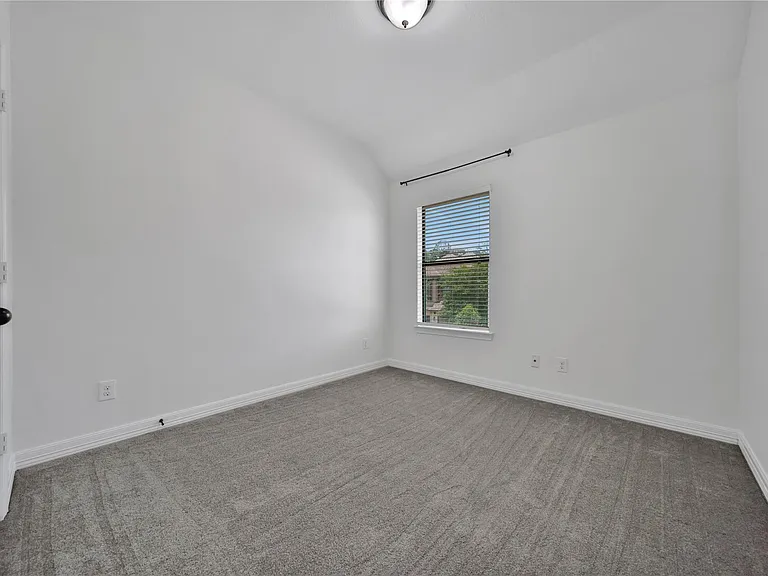 711 Aulia Ln — Photo 16