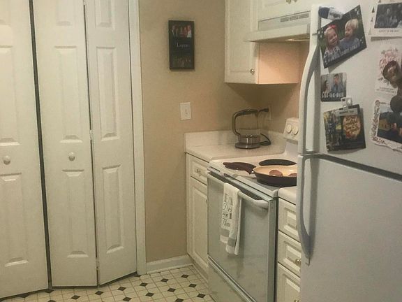 5th image of 122 Breezewood Drive #F