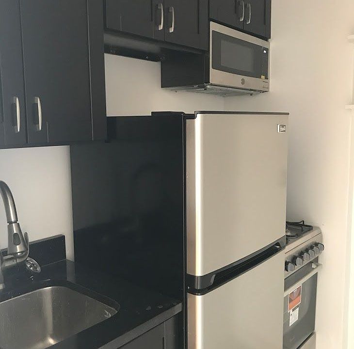 1st image of 200 W 14th St APT 5N