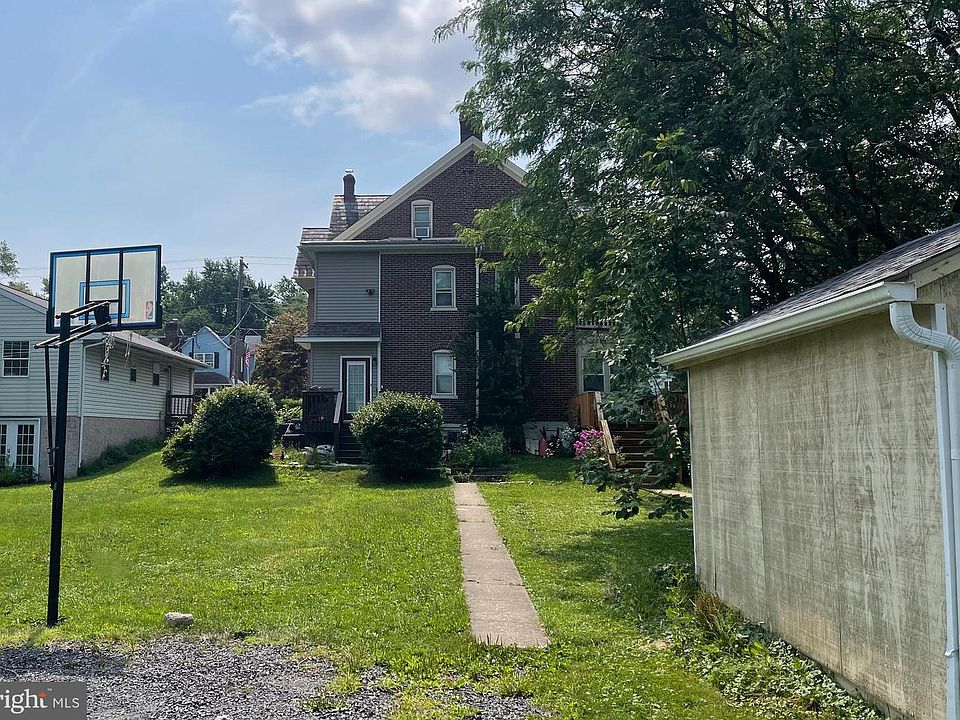 2nd image of 239 E Summit St