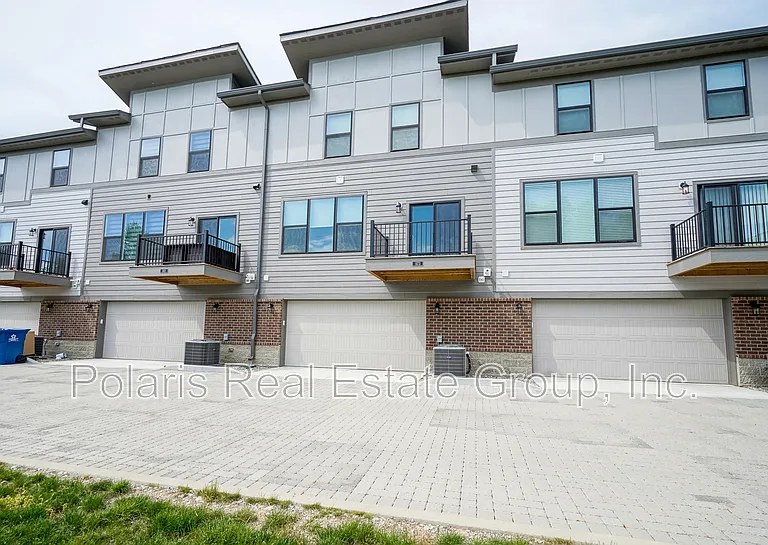 673 Golborne St — Photo 34