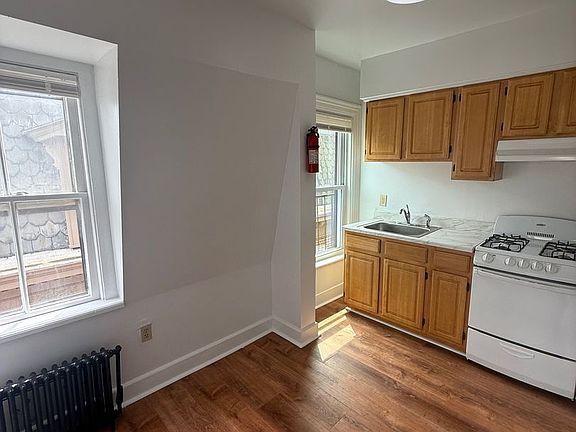 3rd image of 201 Grand St #5
