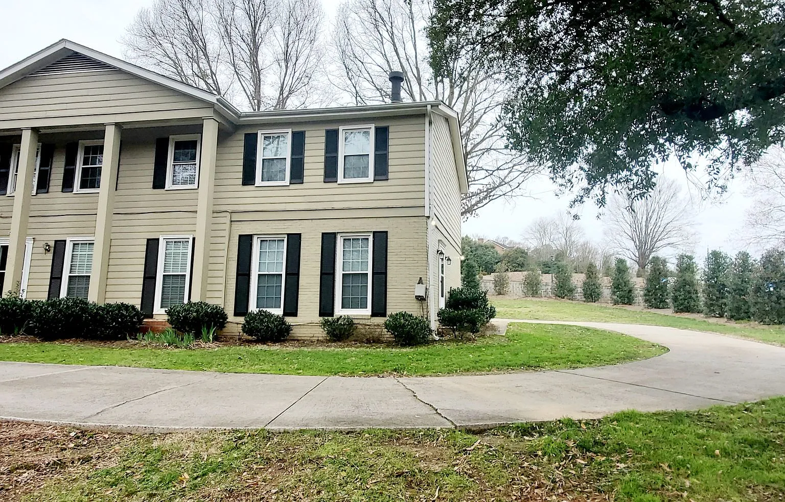 Charming 2 bedroom 1 bath duplex on Park Rd — Photo 2