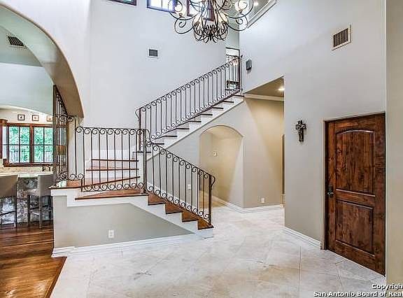 4th image of 225 Castano Ave