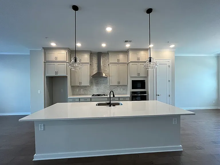 840 Kenway Ave — Photo 2