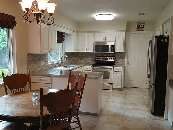 4th image of 11720 Loretto Woods Ct