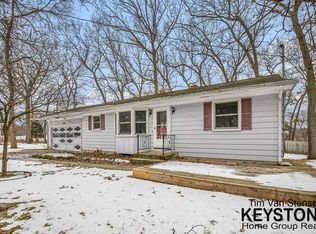 1904 Garret Dr NE, Grand Rapids, MI 49525