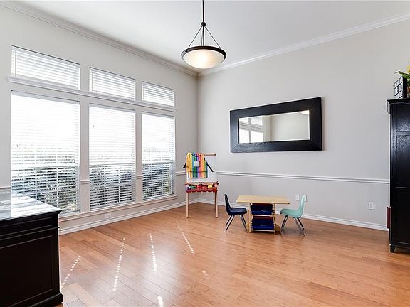 3rd image of 2441 Shetland Dr