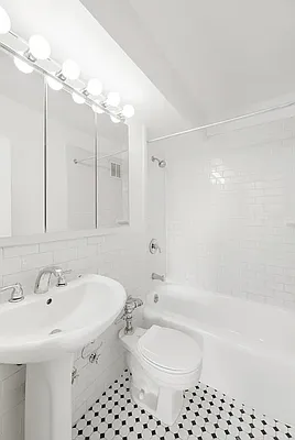 Rented by REAL New York | media 16