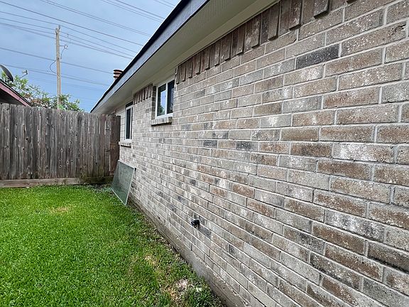 5th image of 10815 Emery Dr