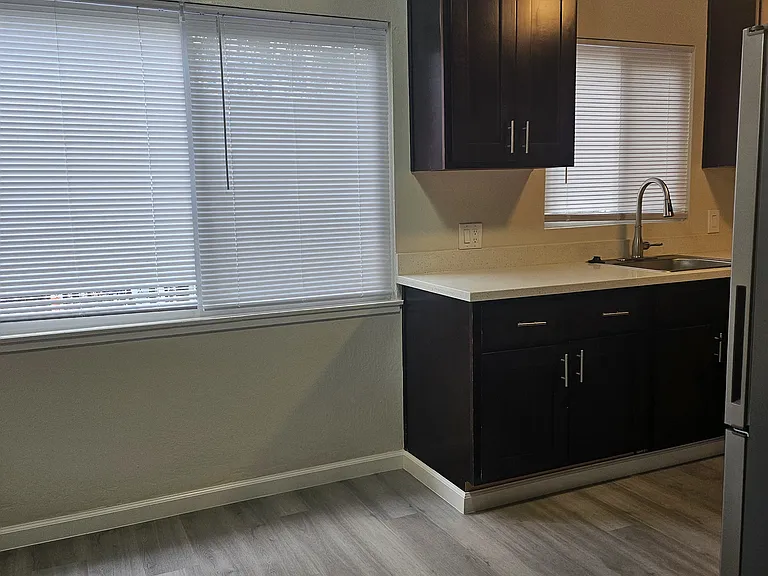 565 Geneva Ave — Photo 3