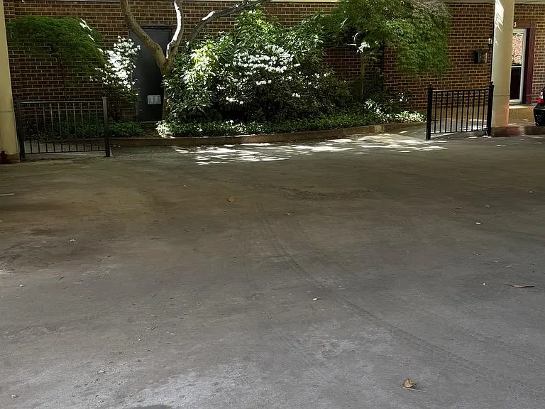 8330 Greensboro Dr #6/0003 — Photo 20