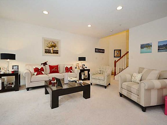 3rd image of 110 Kensington Dr