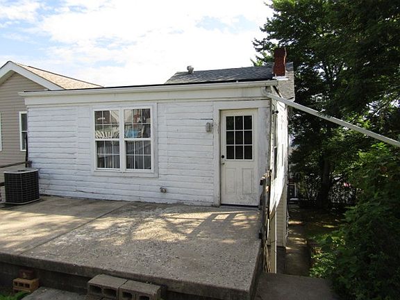 3rd image of 2620 Stromberg St