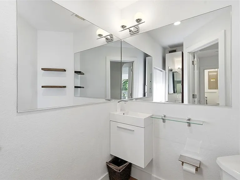 141 Giralda Blvd NE — Photo 32