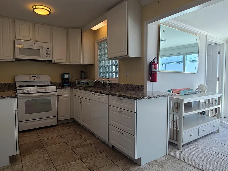 259 Joseph St — Photo 19