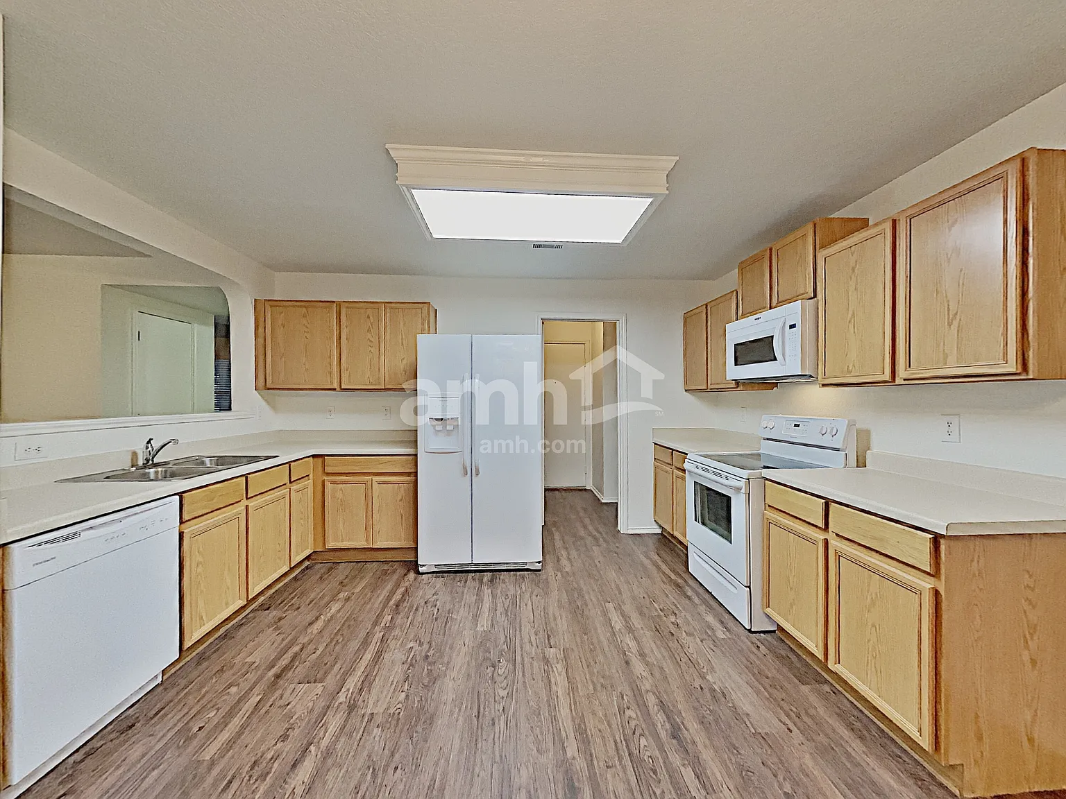 3 bed, 2.0 bath, 2244 sqft, $1,835 — Photo 3