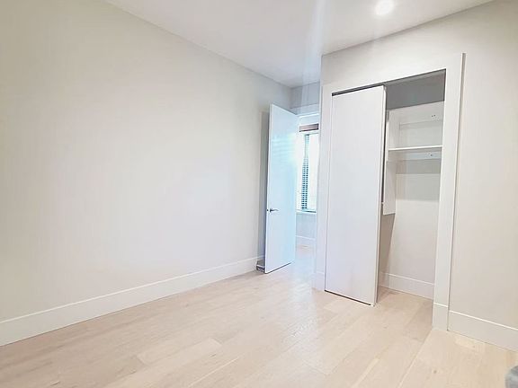 3rd image of 2320 Queens Ave