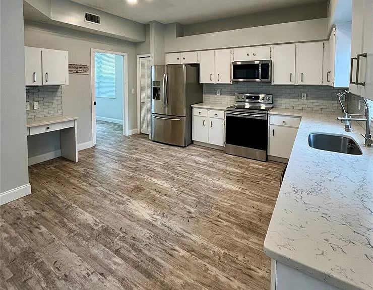 9318 Heritage Oak Ct — Photo 5