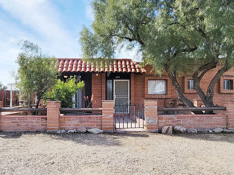 422 E Navajo Rd — Photo 1