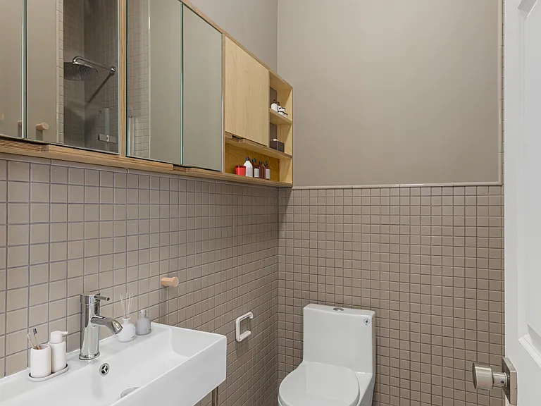 1068 Hancock St #1 — Photo 9