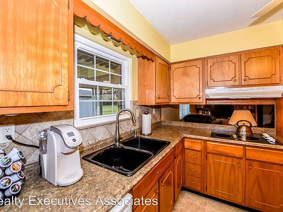 2nd image of 618 Greenwood Dr