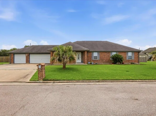 2294 Bayou Dr, Port Arthur, TX 77640