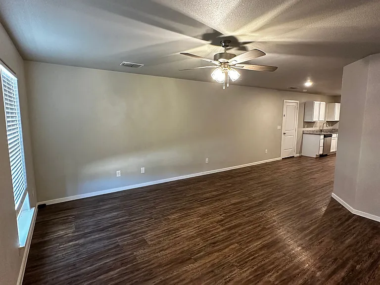 3419 Tiffin Ave — Photo 2