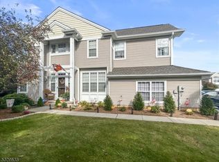 1135 Highland Ct, Stewartsville, NJ 08886