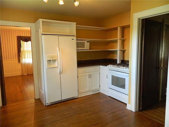 3rd image of 118 Standish Dr