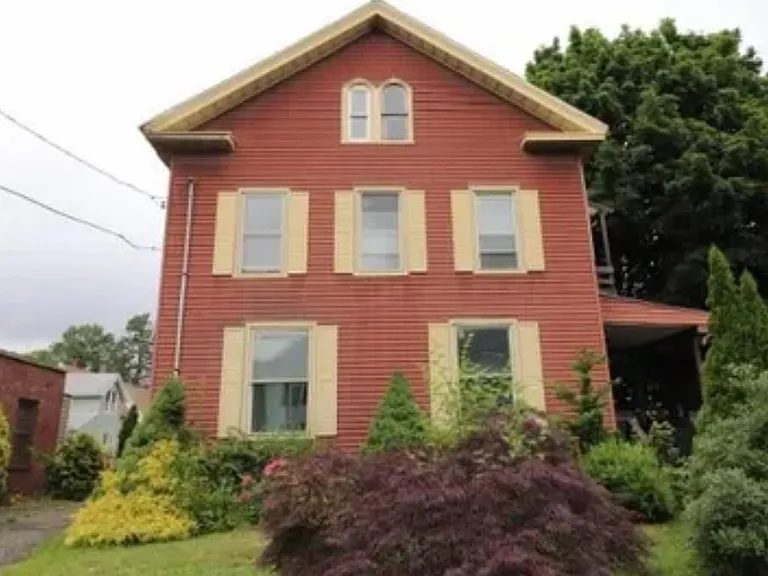 281 Hanover St — Photo 1