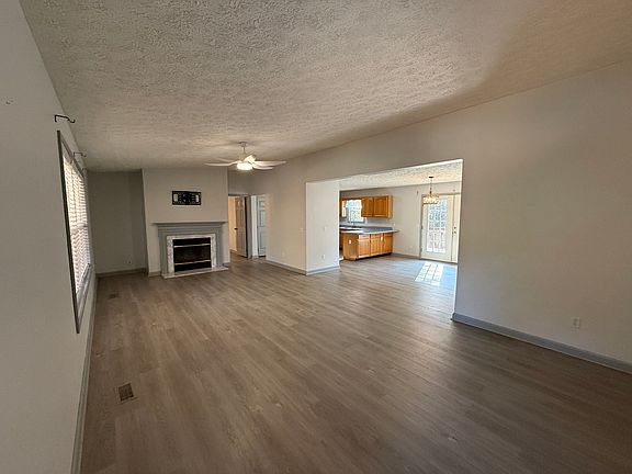 3rd image of 620 Coachman Way