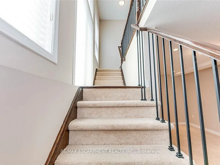 2340 Whistling Springs Cres — Photo 34